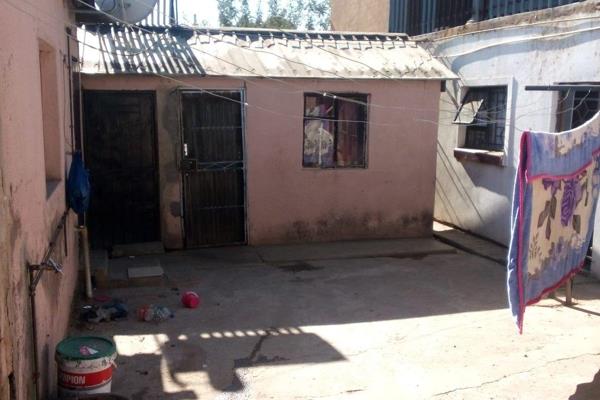 Investment property in Ebony Park 

This property consists of:
7 outside rooms 
One bedroom house 
3 shops and a Zozo shop 
The ...