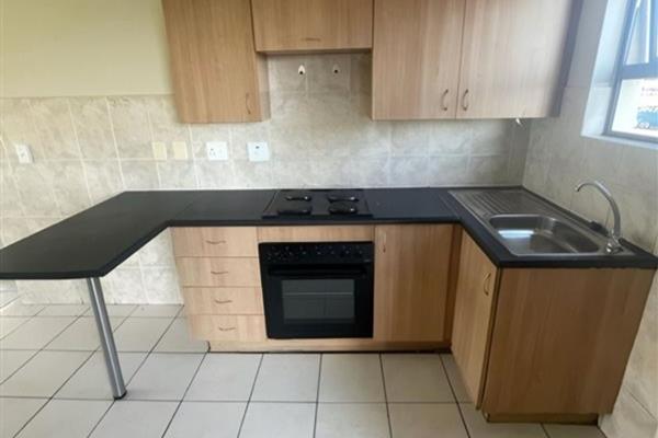 MR452802

Charming 2-Bed Ground Floor Apartment in Secure Parklands Estate

Location: ...