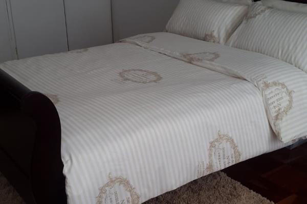 120 sq/m - 2,5  Spacious 
2 Bedroom &amp; Porch
Large lounge/Dining room
Entrance ...
