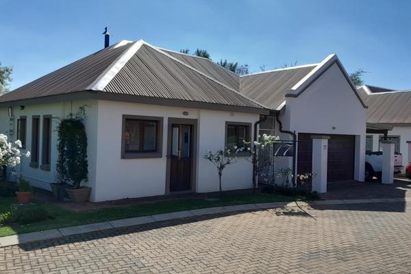 This lovely three  bedrooms house at Cullinan Golf Course Estate it welcome you  with the beautiful open plan kitchen that offers ...