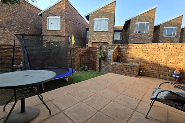 This delightful property presents a charming blend of spaciousness and comfort, ideal for relaxation and entertainment. The open-plan ...