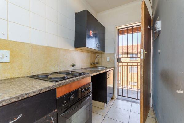 &quot;Charming 2-bedroom, 1-bathroom home in the heart of Kempton Park! This cozy residence features an open-plan dining and kitchen ...