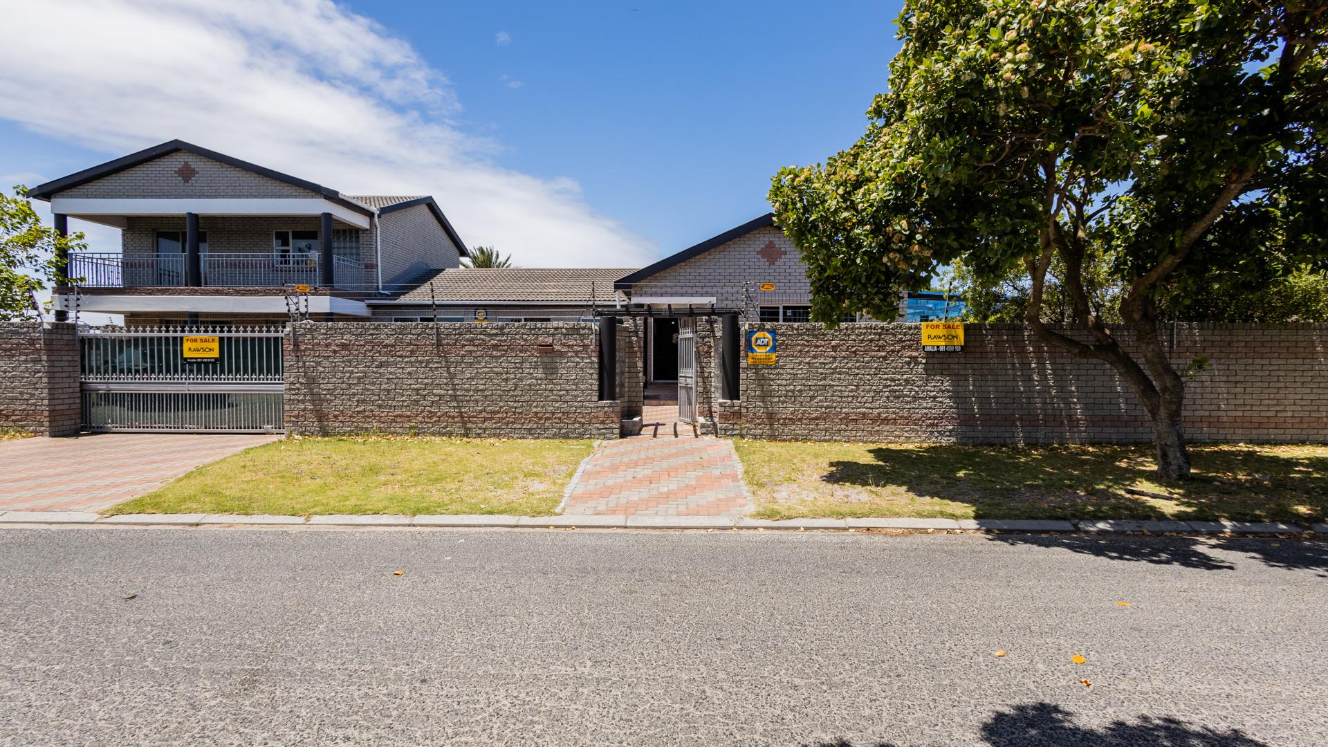 5 Bedroom House for sale in Zeekoevlei 150 Dabchick Road P24113770925