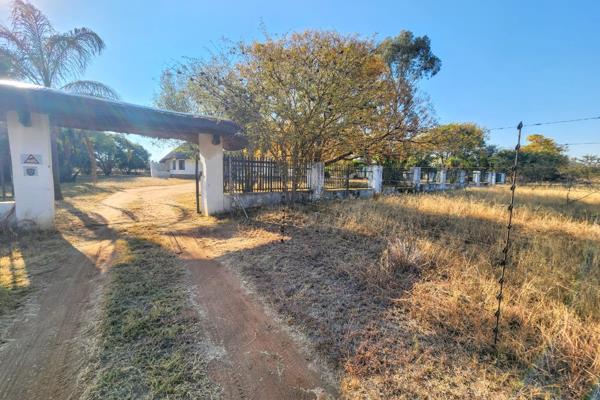 Discover peaceful living just moments from Pretoria North, Montana, and the N1 Freeway at this well-developed 8.58Ha smallholding in ...