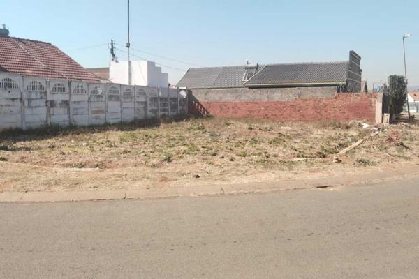 No transfer duty payable !!!!

This corner ERF, situated in a residential area, offers an excellent opportunity for building your dream ...