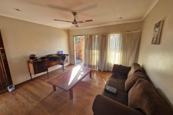 This lovely apartment is situated in Old Doornpoort, North of the Magalies Mountain Range, where people are friendly, housing ...