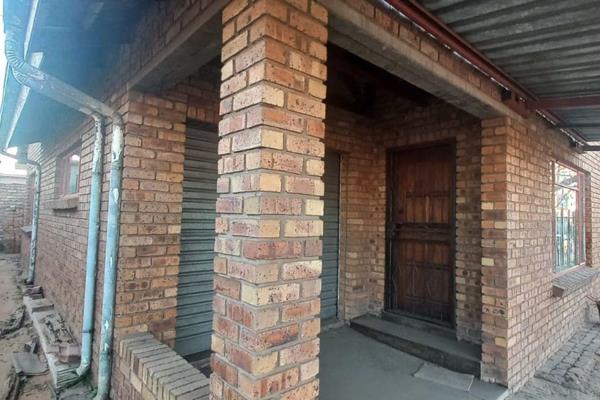 Two-bedroom house for  sale in Kwaguqa Hlalanikahle ext 

First-time buyer, an opportunity you can&#39;t afford to miss. 

This ...