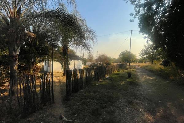 This vacant land is strategically located on the N1 highway, just on the Wallmansthal off ramp, northern side of Pretoria. 

Enticing ...