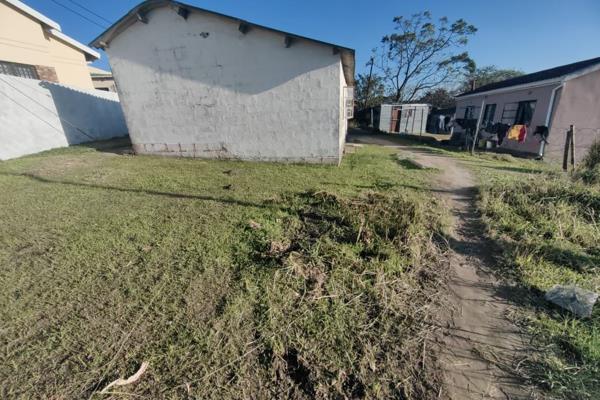 Luthando Gxashe Properties is proud to introduce this original Mdantsane home situated in a very convenient area NU 3 close to a lot of ...