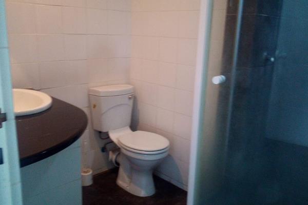 Multiple room options available in two houses in auckland park.

Property one:
1. ...