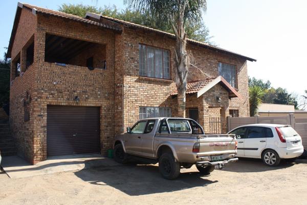 For sale: Neat ground floor apartment in Oos Einde, Rustenburg, featuring 2 spacious bedrooms and 1 bathroom. The open plan living room ...