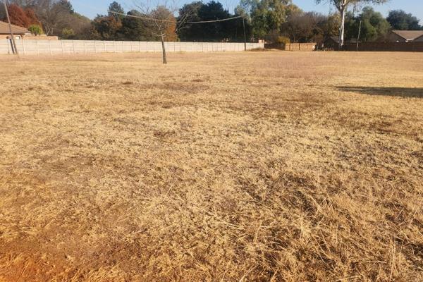 Just off the main road in Benoni AH this lovely vacant portion of land is just the right size for you to build you dream home on. ...