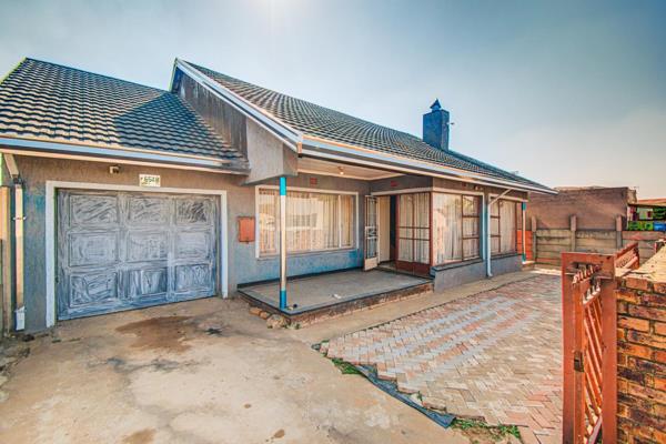 Sole and Exclusive Mandate.

Nestled in the heart of Daveyton, this exquisite property offers the perfect blend of comfort ...