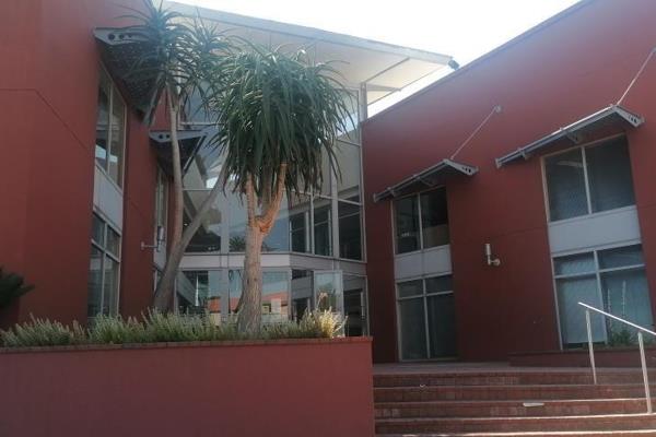 A grade CIB Building 2 is located at 15E Riley Road Bedfordview.   This beautiful building has excellent highway exposure onto the R24 ...