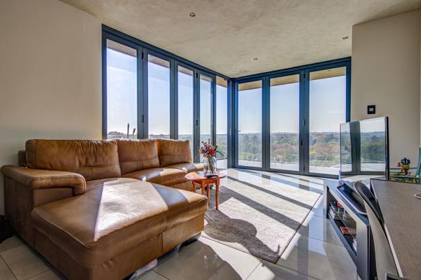 Stunning 1 bedroom Penthouse at The Paramount in Houghton. This sun filled luxury corner ...