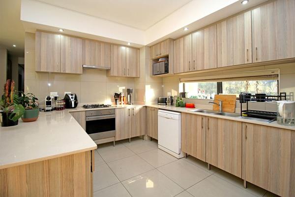 This immaculate top floor apartment is situated in an upmarket and desirable location in the elite suburb of Saxonwold ...