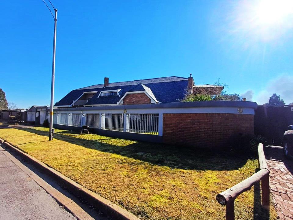 4 Bedroom House for sale in Strubenvale - P24-114574721