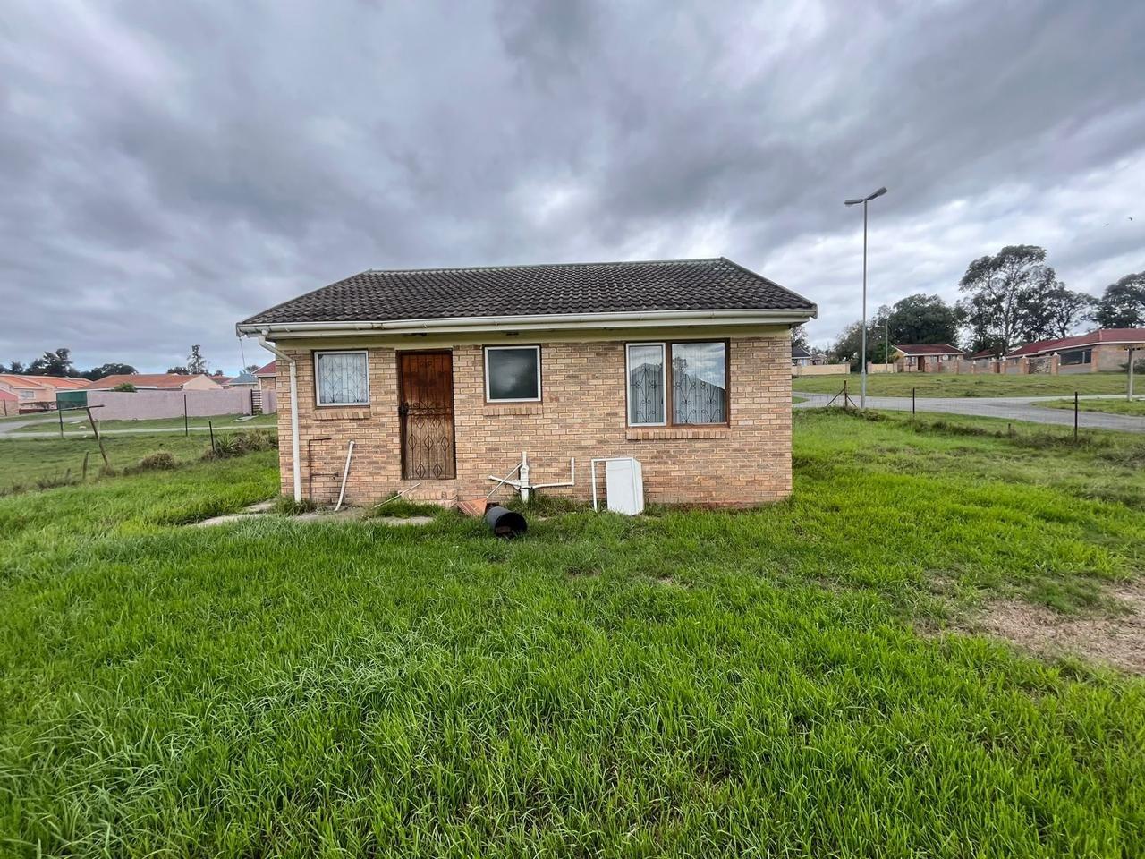 2 Bedroom House for sale in King Williams Town Central P24114574784