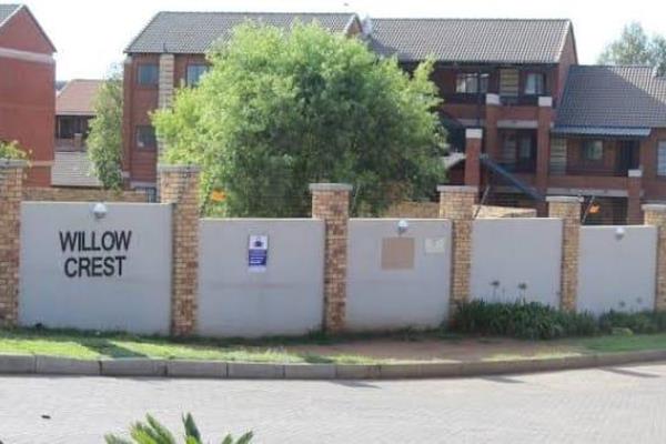 Bachelor apartment available to rent in the popular and secure Willow Crest complex in Noordwyk Midrand. This apartment is on the first ...