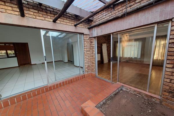 ONLY ON APPOINTMENT
Amandasig 4 bedroom house with a study to rent in a beautiful area near to Berg Avenue, including open plan ...