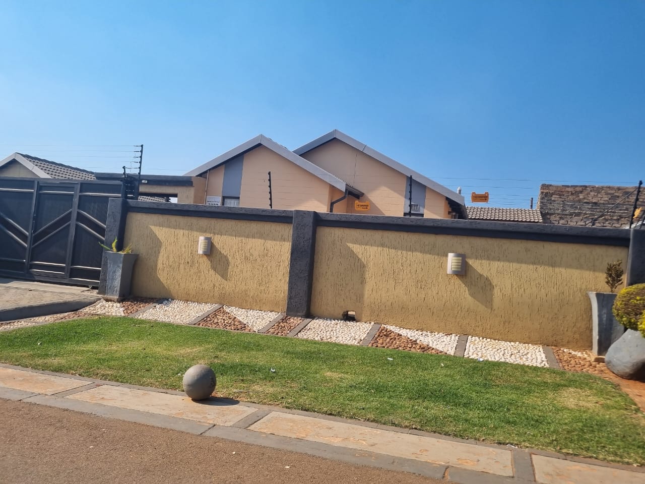 3 Bedroom House for sale in Mamelodi East - P24-114575896