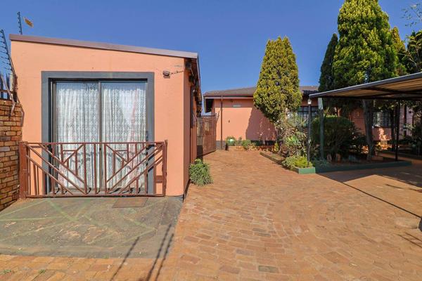 Welcome to this amazing property that offers more than just a place to live. Situated on a large 1039 sqm stand, this home provides ...