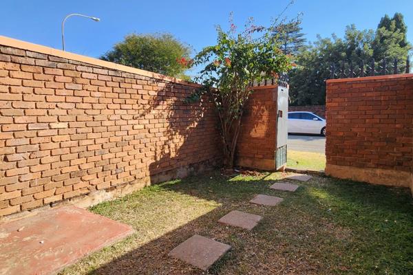 Perfect starter home! 
BUYING POINTS:- 

* Two well sized bedrooms 
* Neat bathroom + seperate loo 
* Sunfilled lounge 
* ...