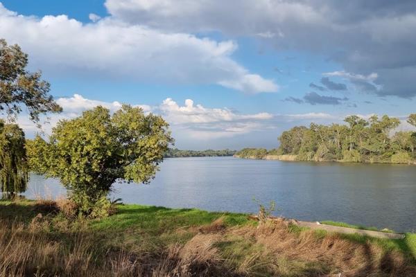 This is a rare find! 

The view from this property is unique as it faces up river and not directly across it. The Property is zoned ...