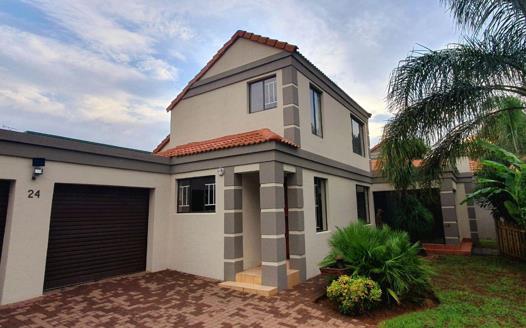 3 Bedroom Townhouse for sale in Glen Marais