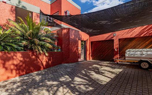 4 Bedroom House for sale in Garsfontein