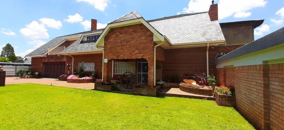 4 Bedroom House for sale in Strubenvale - P24-114578561