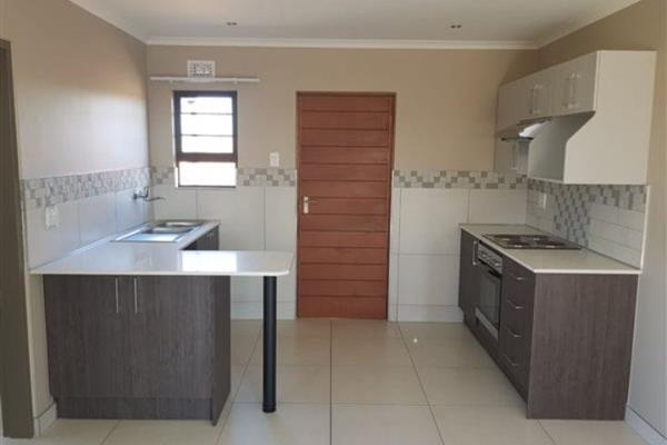 Enjoy living in Parklands Security Estate in a new, standalone family house, with pet-friendly private garden. 

The house is energy ...