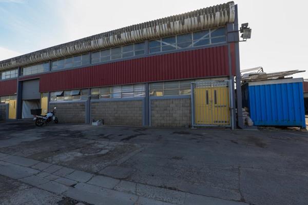 Introducing a practical industrial unit available for lease in Retreat, offering 400 ...