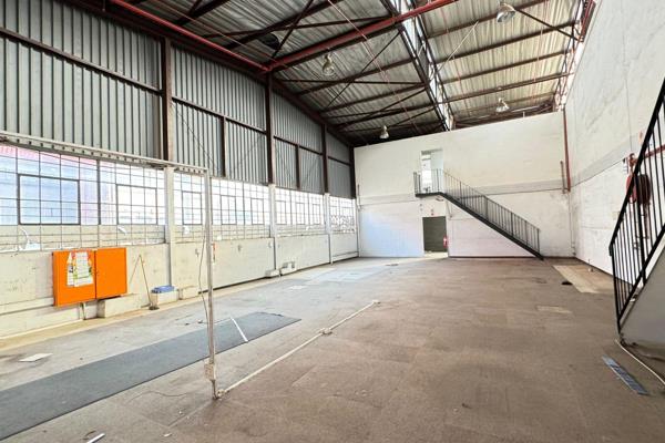 This neat and well maintained mini unit comprises of a warehouse, office component and ...