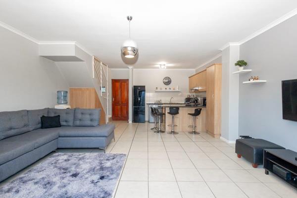 This duplex is located in Brackenfell, a popular area known for its family-friendly ...