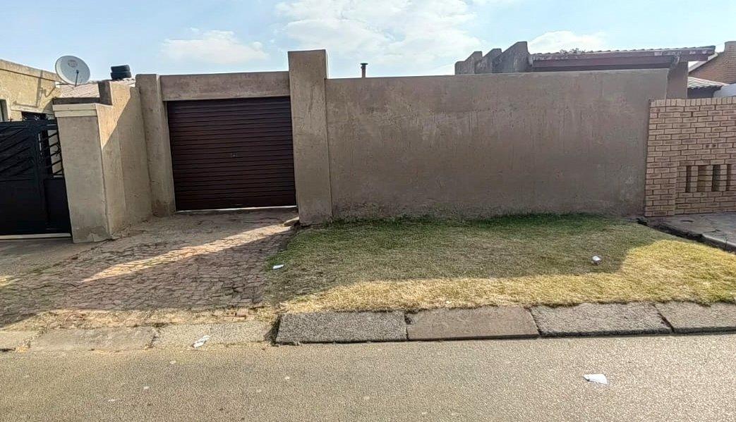 Meadowlands East Property Property and houses for sale in Meadowlands East