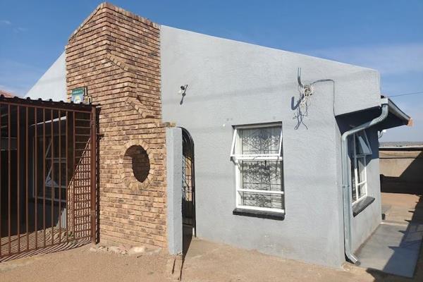 Stunning neat  2 bedroom house to rent in Lebanon Mabopane, this house offers 2 bedrooms with ward ropes, Living room modern kitchen ...