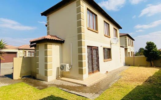 3 Bedroom House for sale in The Reeds