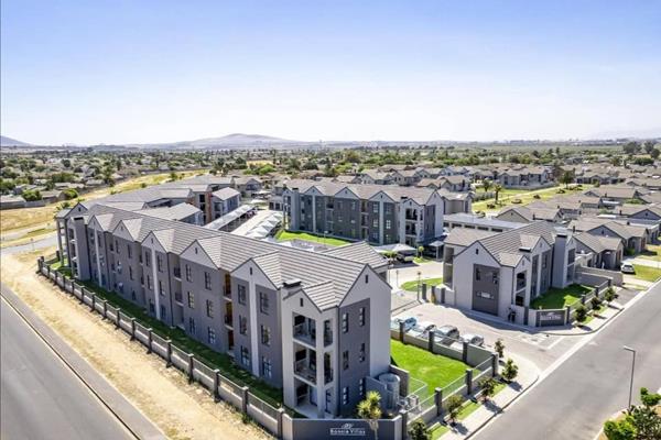 &quot;Ultra-modern first-floor unit with a balcony and a built-in braai. It features an ...