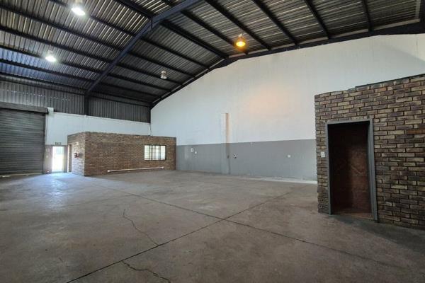 This 270 sqm warehouse unit in Silverton, Pretoria, is perfect for distribution and ...