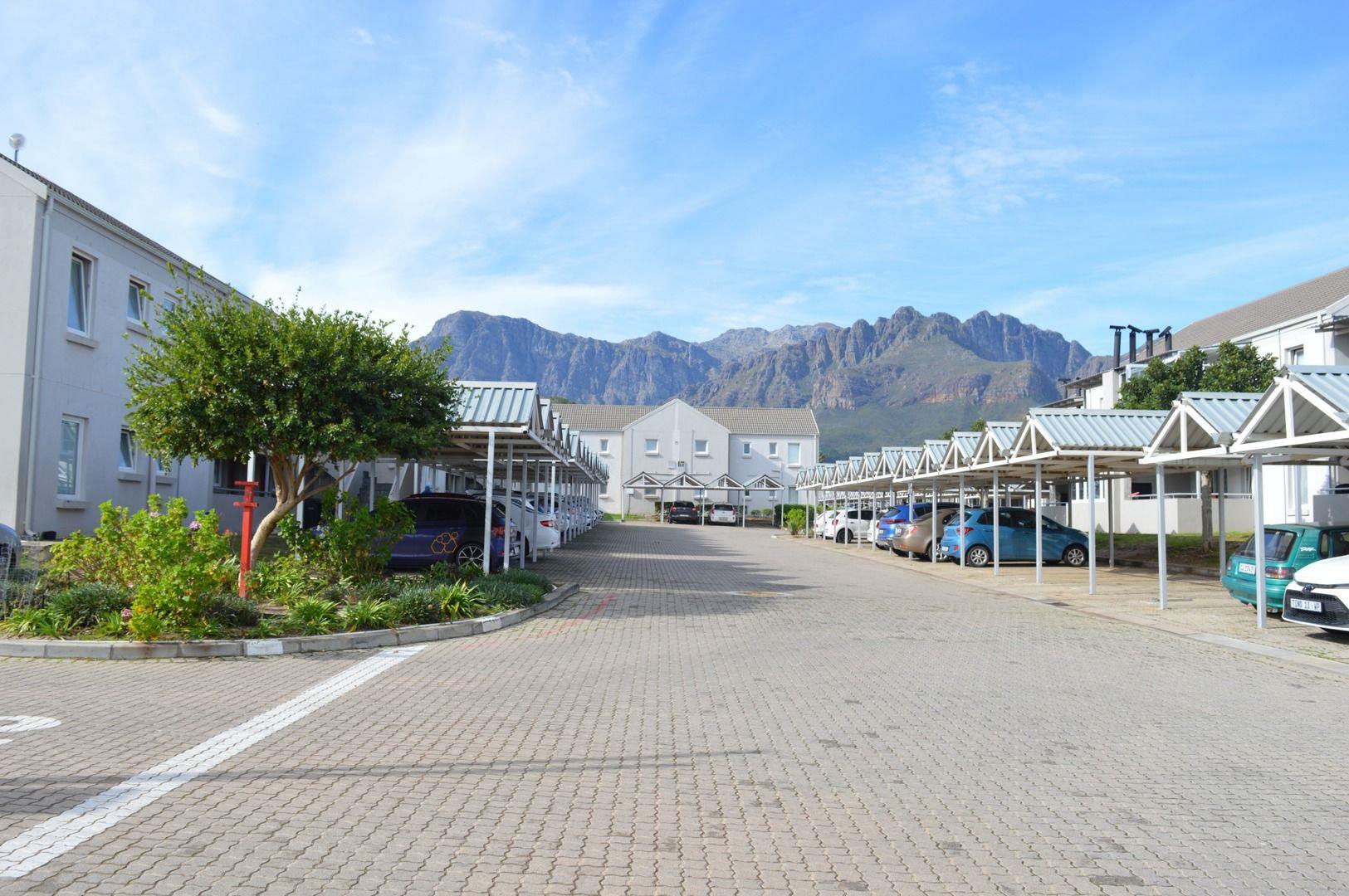 2 Bedroom Apartment / flat for sale in Paarl East P24114583414