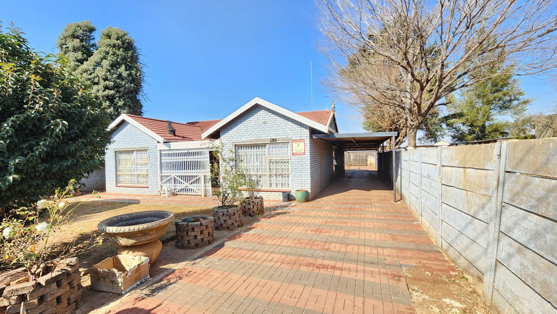 4 Bedroom House for sale in Henley On Klip P24114584005