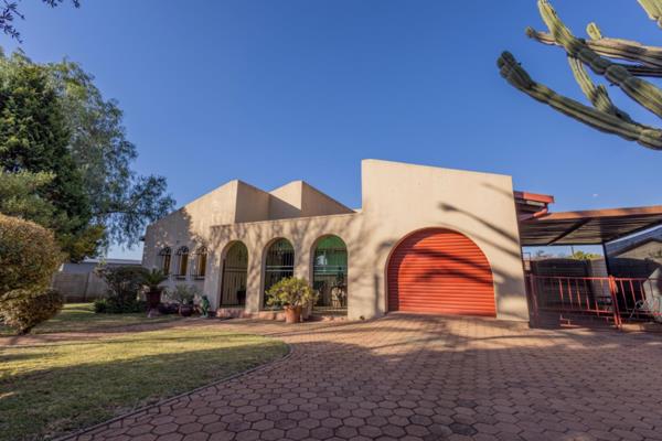 Welcome to this 3 bedroom, 2 bathroom property located in Randfontein, Culemborg Park.

This property is the perfect bargain buy if ...