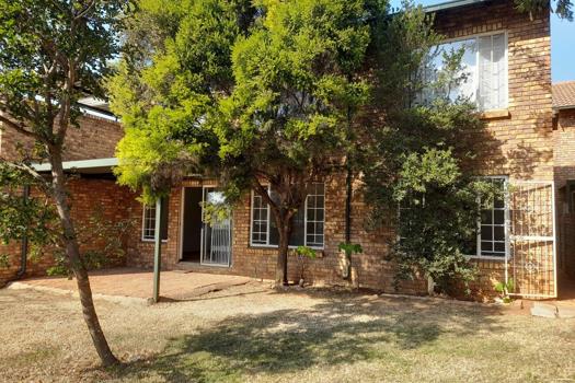 2 Bedroom Townhouse for sale in Highveld