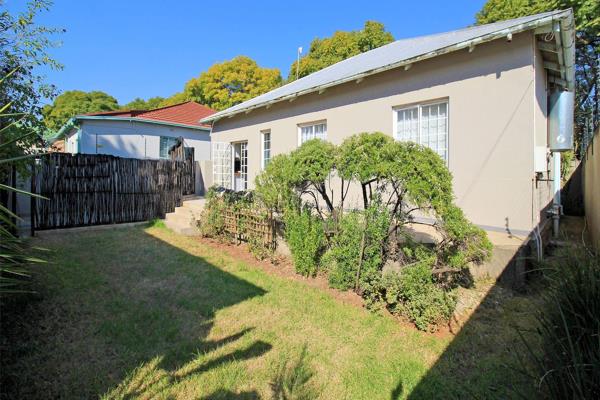 Now going for R1 050 000!

Here is a prime property, a lovely maintained home in the heart of Orange Grove.

This well-maintained ...