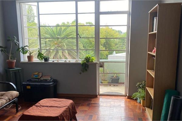 Charming 2-Bedroom Flat for Sale near Wits University, Johannesburg
Welcome to your ...