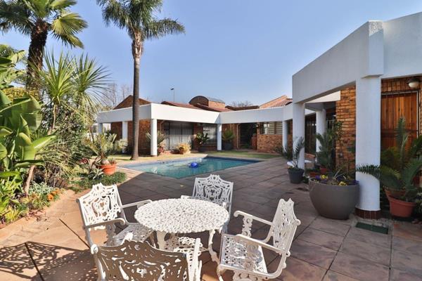 Welcome to your dream family home located in the prestigious East Village, Sunward Park. This exquisite property is an oasis of comfort ...