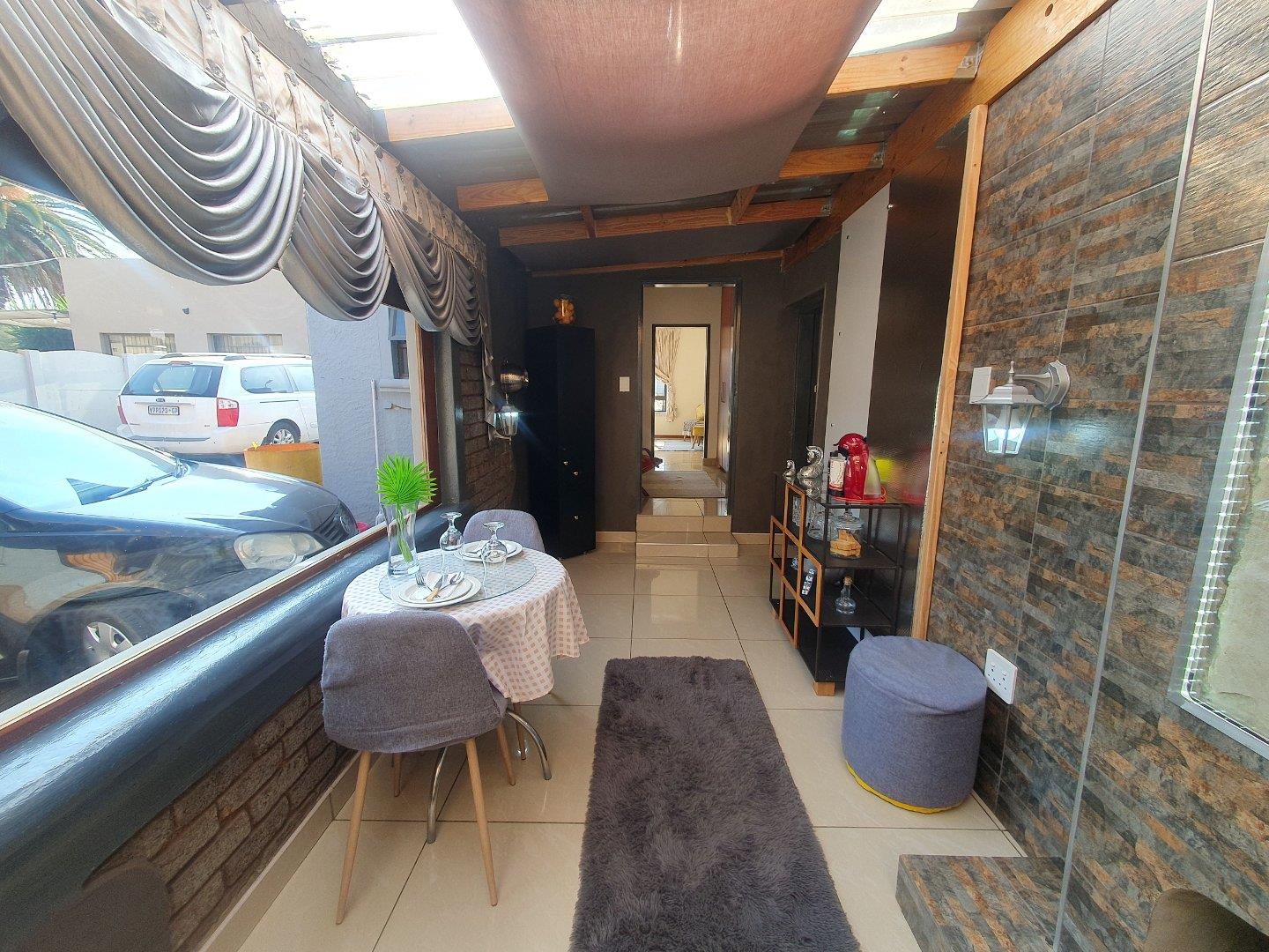 1 Bedroom Apartment / flat to rent in Kibler Park Bachelor Pad 6 Paul