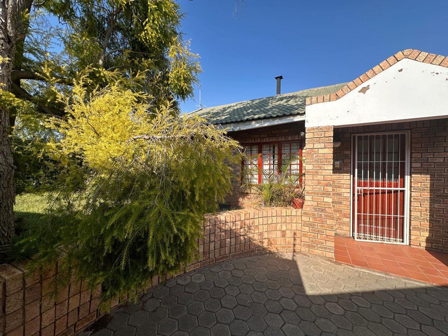 3 Bedroom House to rent in Bergsig P24114585703