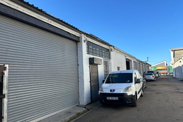 This recently renovated 388m&#178; warehouse in Maitland offers a modern and functional ...